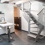 Apartment Charming Frescoed Loft