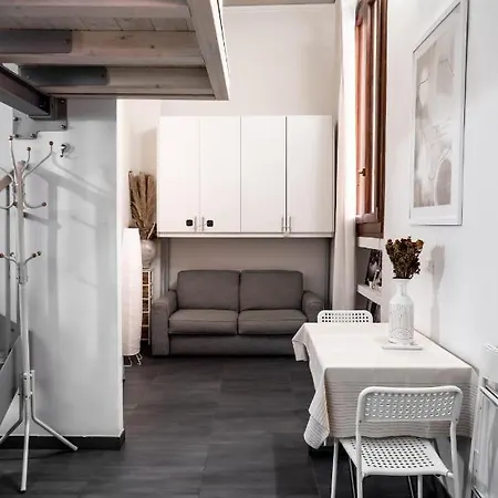 Charming Frescoed Loft Apartamento *