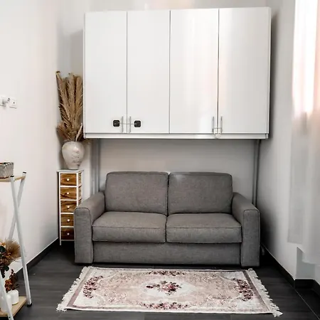Apartment Charming Frescoed Loft Bologna