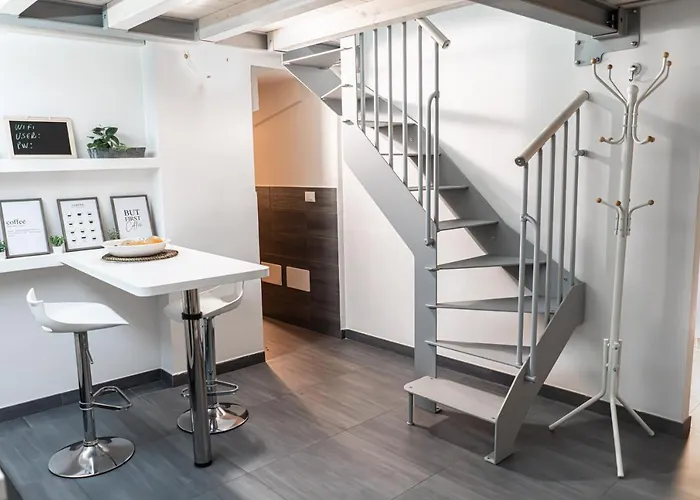 Lägenhet Charming Frescoed Loft