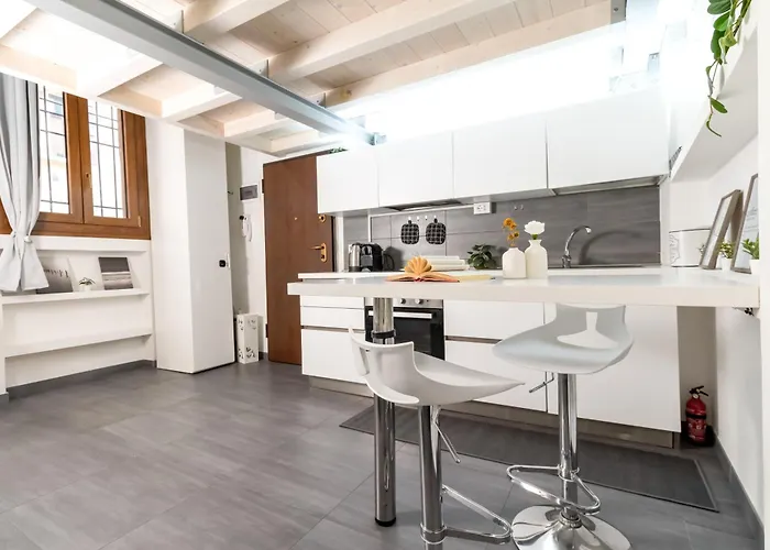 Charming Frescoed Loft شقة *