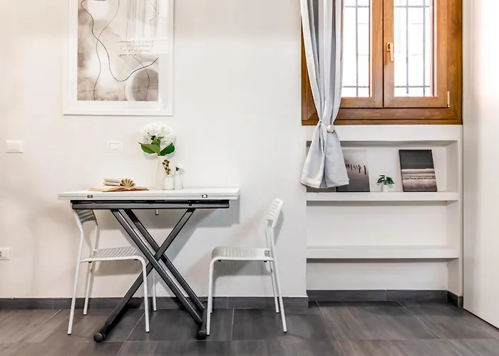 Charming Frescoed Loft شقة *