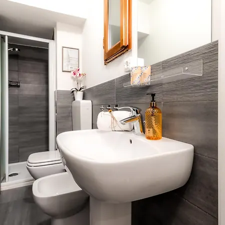 Apartament Charming Frescoed Loft Bolonia
