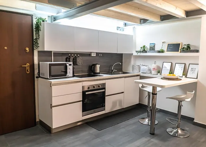 Charming Frescoed Loft Bologna